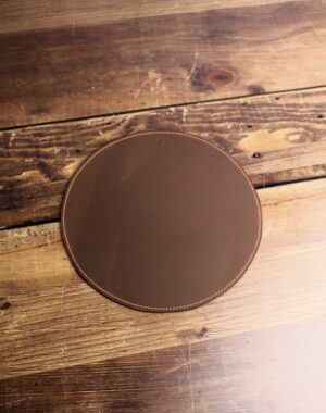 Tapis de souris rond en cuir lisse marron couture orange