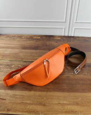 Sac banane bandoulière en cuir orange fabriqué à Lyon ofilducuir