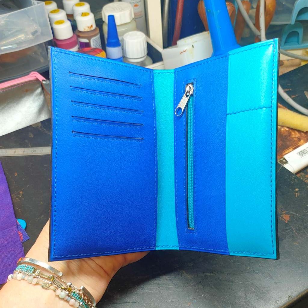 Comment fabriquer un portefeuille en cuir bleu personnalisé