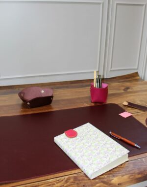 Sous main et parure de bureau en cuir pleine fleur bordeaux